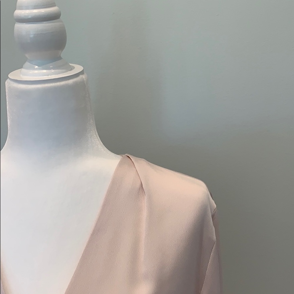 Banana Republic champagne colored v neck blouse - Picture 3 of 6